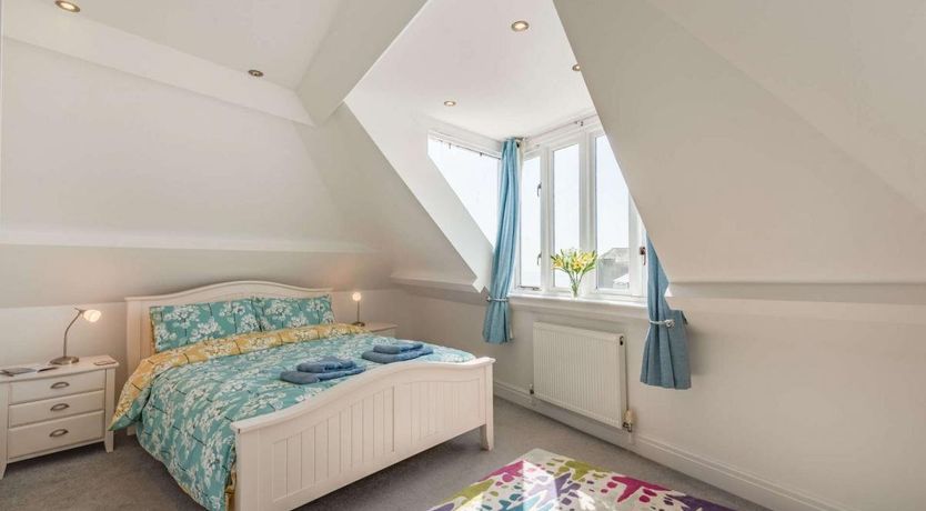 Photo of 2 Bed in Tenby