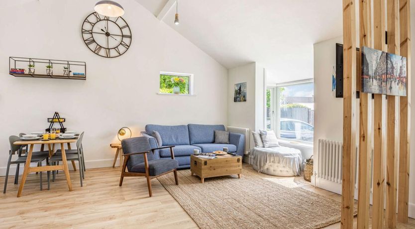 Photo of 2 Bed in Lymington