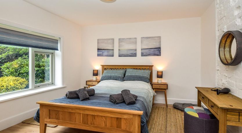 Photo of 2 Bed in Lymington