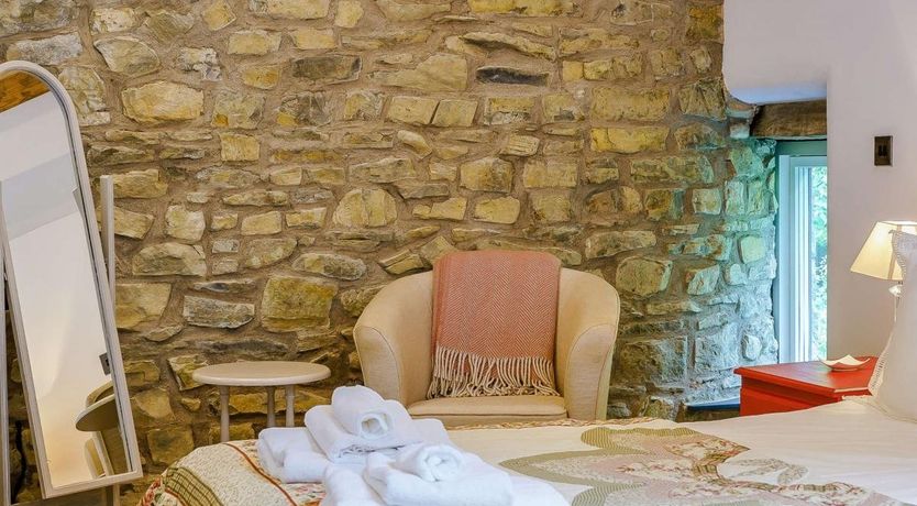 Photo of 2 Bed in Llanmihangel