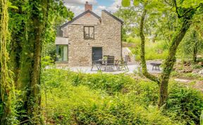 Photo of 2 Bed in Llanmihangel