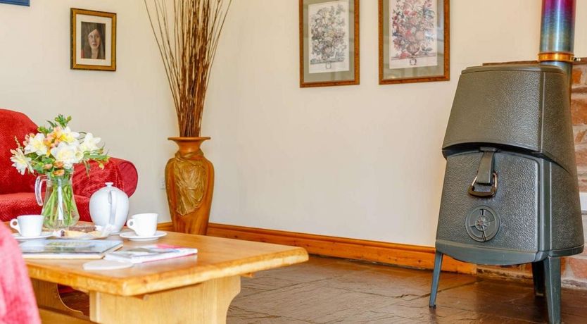 Photo of 2 Bed in Croft Ends