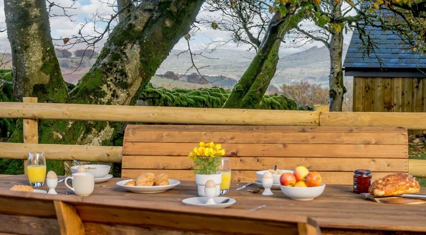 Photo of 4 Bed in Abergavenny