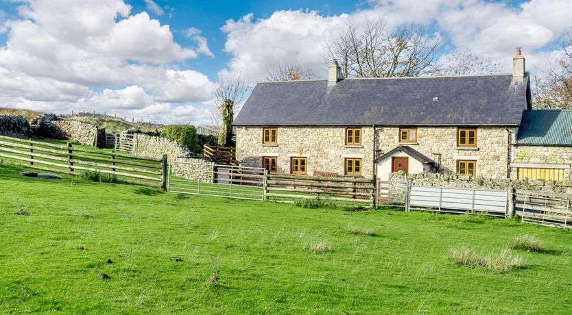 Photo of 4 Bed in Abergavenny