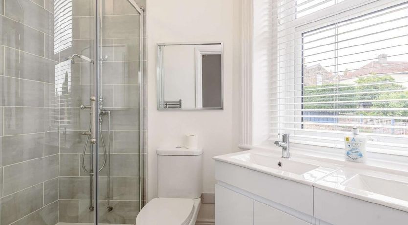 Photo of 4 Bed in Matlock