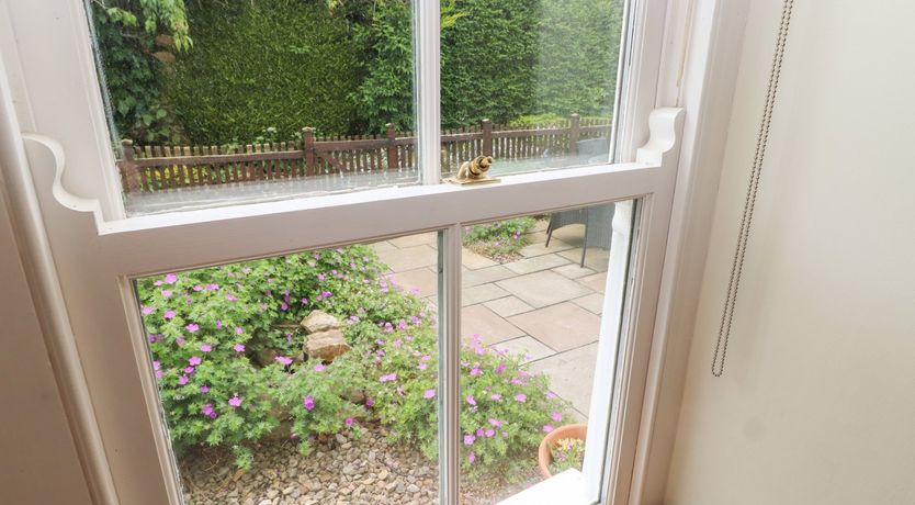 Photo of Hutchinson House