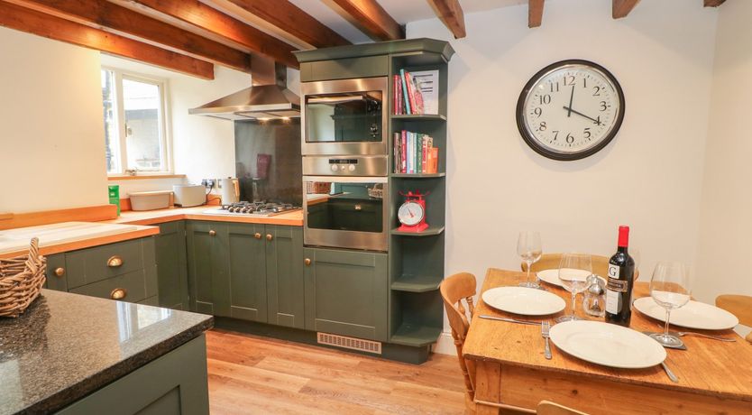 Photo of Hutchinson House