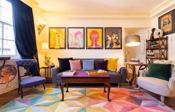 Swinging Psychedelia Holiday Cottage