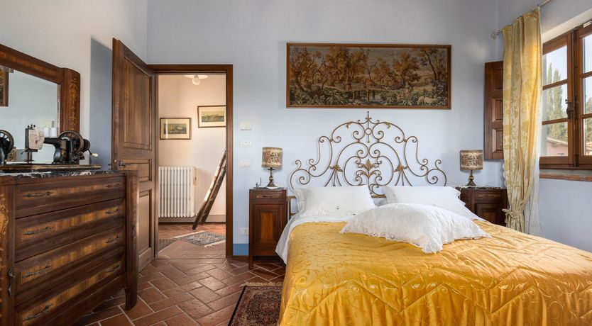 Photo of Tuscan Rose