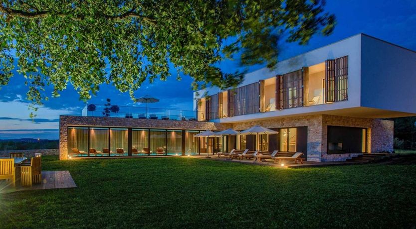 Photo of Citrus Tree Breeze