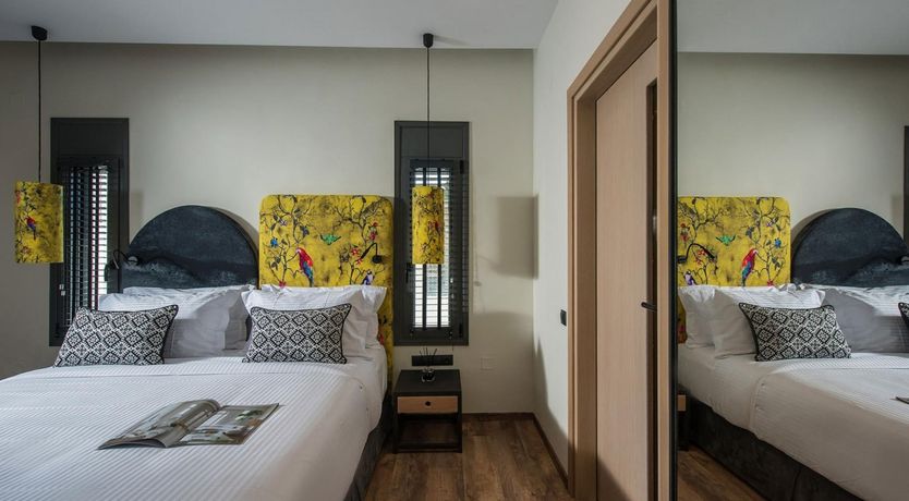 Photo of The Parrot's Perch