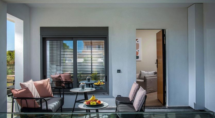 Photo of The Parrot's Perch