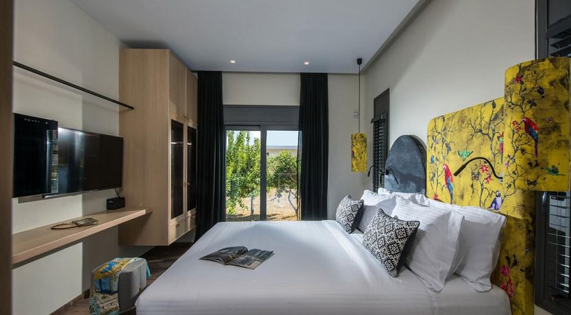 Photo of The Parrot's Perch