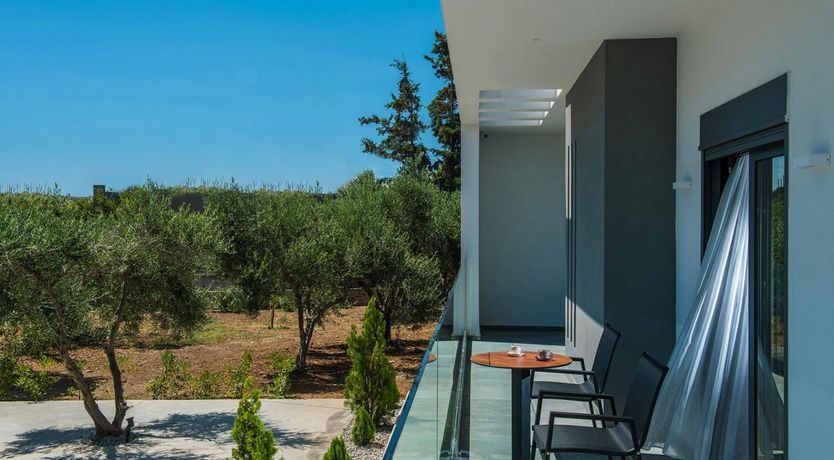 Photo of The Parrot's Perch