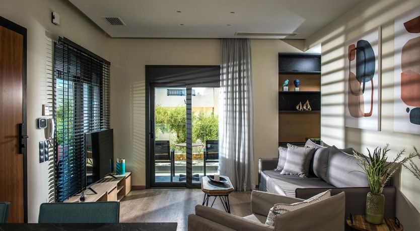 Photo of The Parrot's Perch