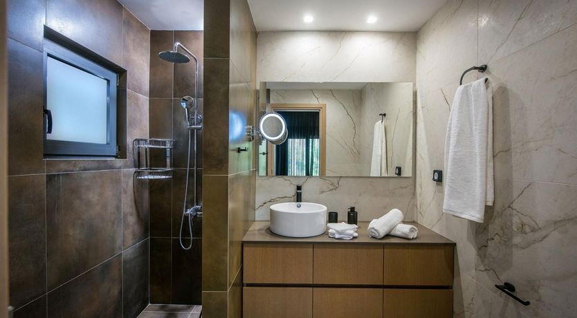 Photo of The Parrot's Perch