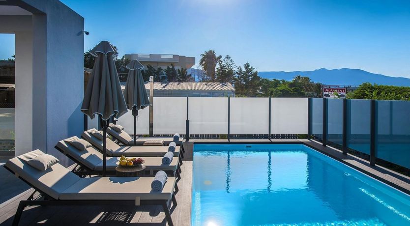 Photo of The Parrot's Perch