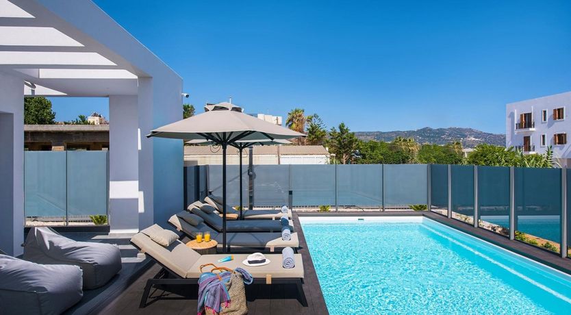 Photo of The Parrot's Perch