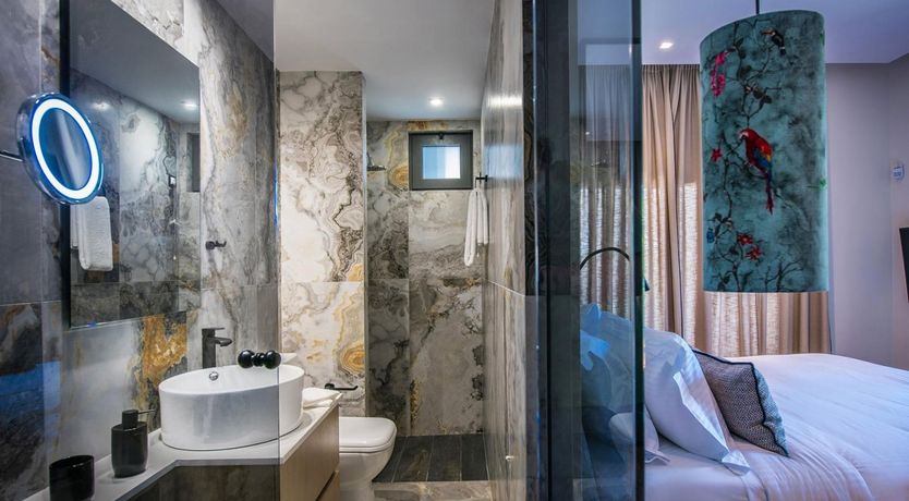 Photo of The Parrot's Perch