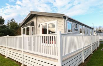 Broadland Sands Lodge Holiday Cottage