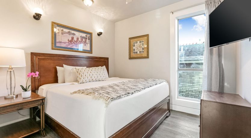 Photo of Twin Oaks Pad