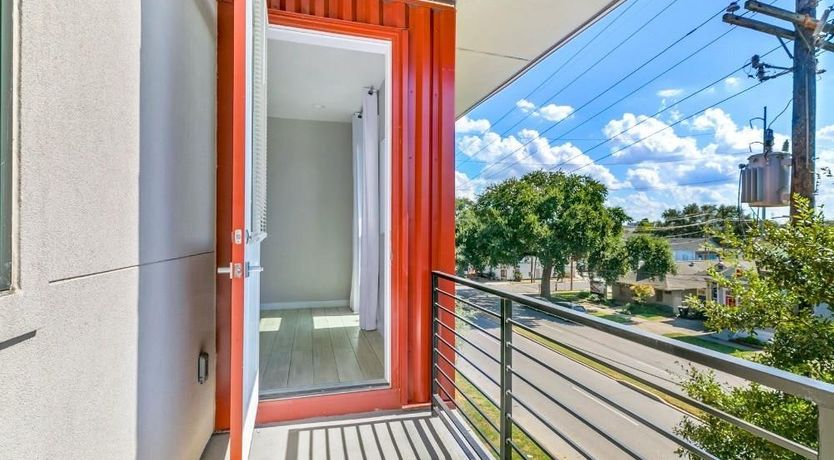 Photo of Shake Ya Tail Feather