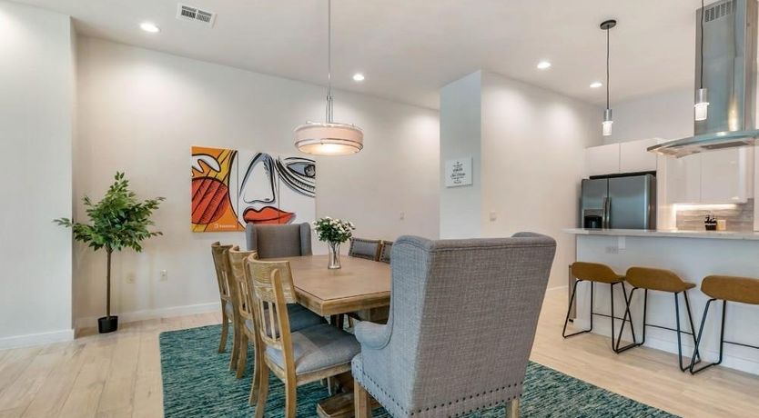 Photo of Shake Ya Tail Feather