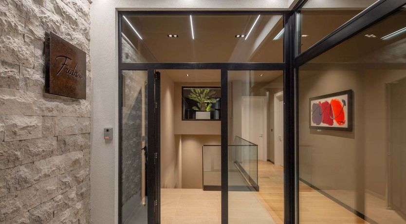 Photo of Hillside Pearl