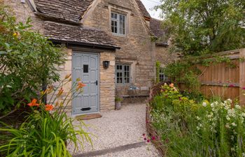 Bursting with Bloom Holiday Cottage