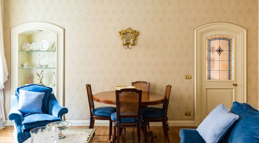 Photo of Florals & Antiques