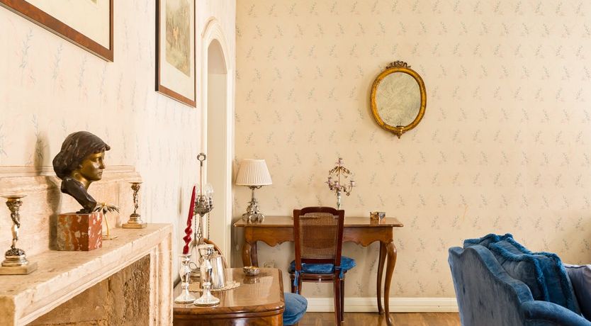 Photo of Florals & Antiques