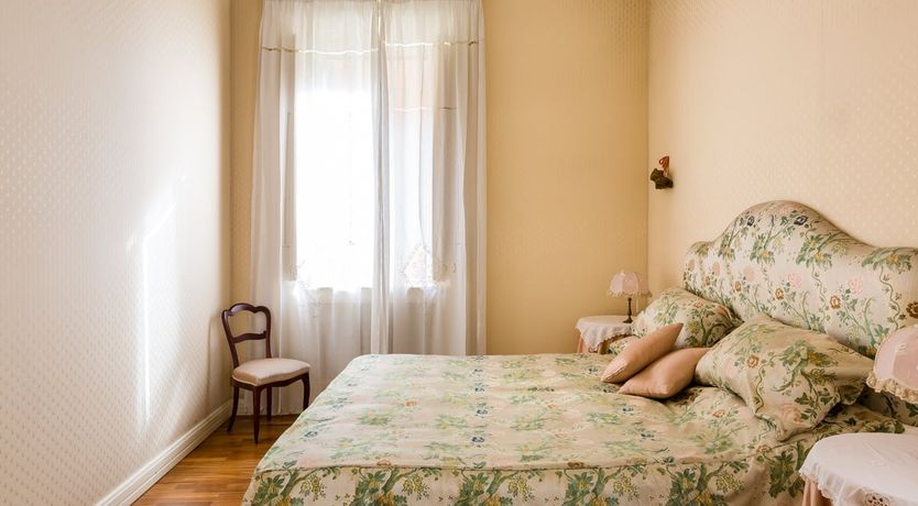 Photo of Florals & Antiques