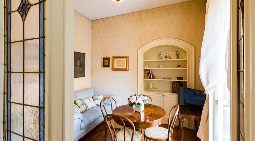 Photo of Florals & Antiques