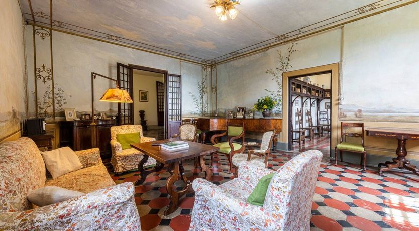 Photo of Floral Dining