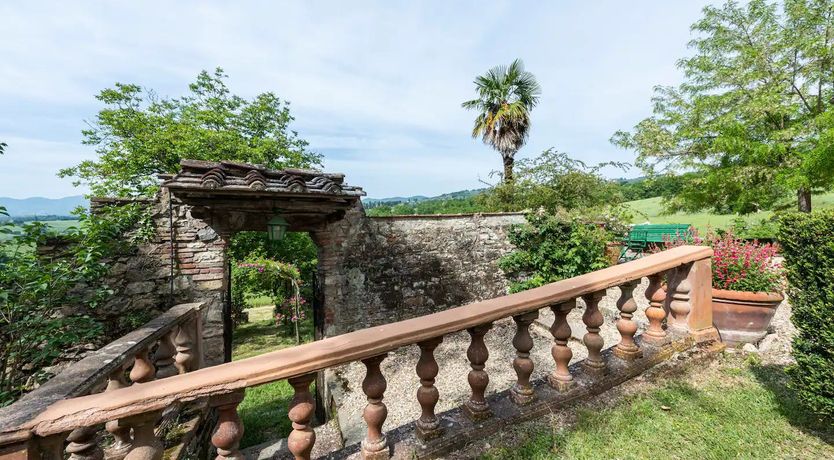 Photo of Floral Dining