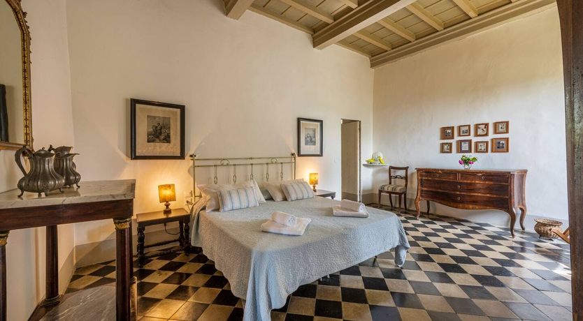 Photo of Floral Dining