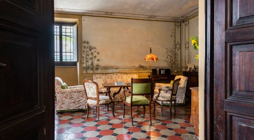 Photo of Floral Dining