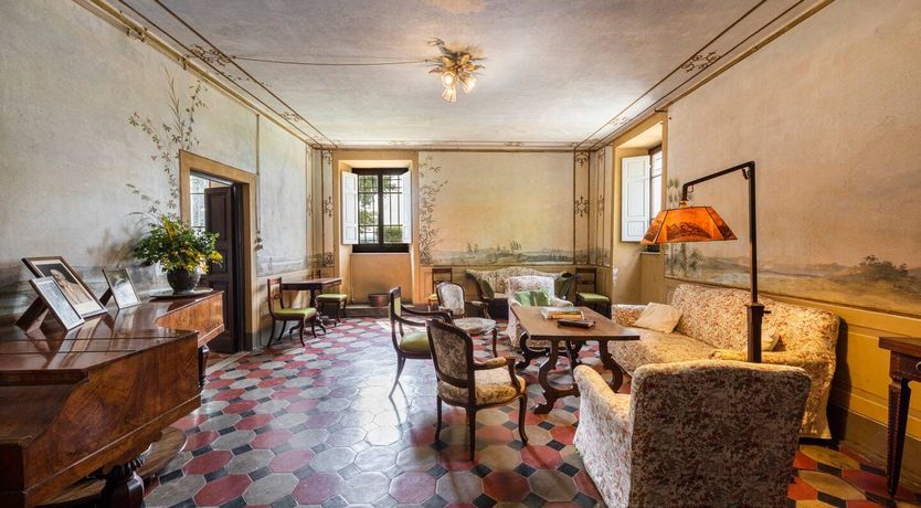 Photo of Floral Dining