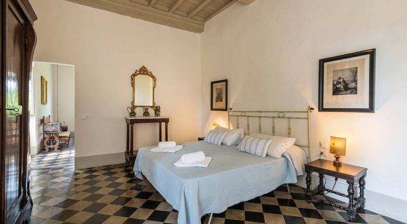 Photo of Floral Dining