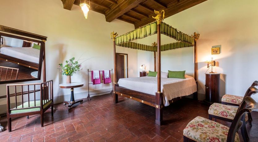 Photo of Floral Dining