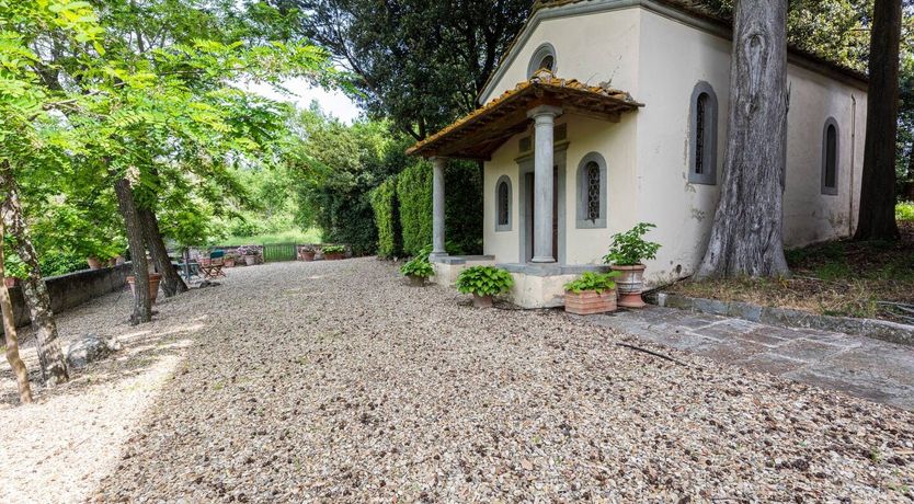 Photo of Floral Dining