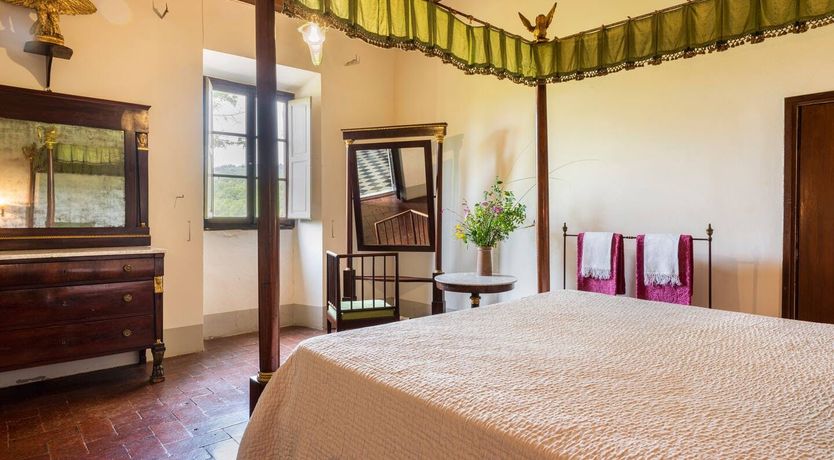 Photo of Floral Dining