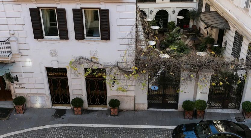 Photo of Tardis by the Tiber