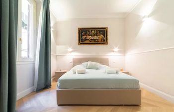 Echoes of Art Apartment
