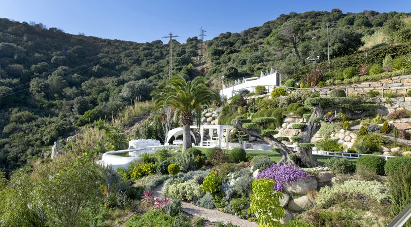 Photo of Authentic Eccentric