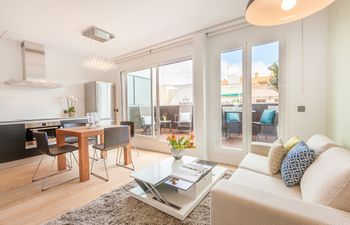 Smart Set Apartment