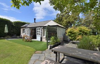 Log Cabin in North Wales Holiday Cottage