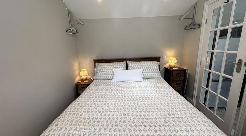 Photo of 1 Bed in Llwyngwril