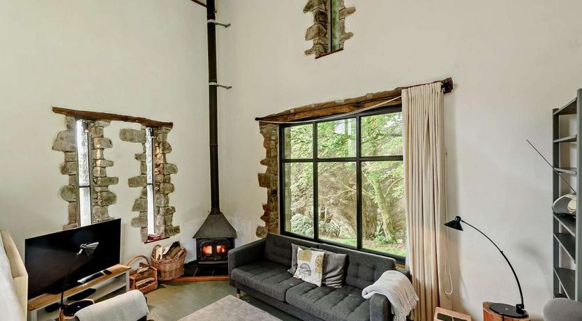 Photo of 3 Bed in Cilycwm