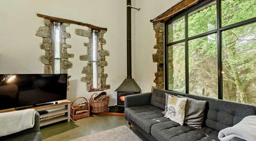 Photo of 3 Bed in Cilycwm